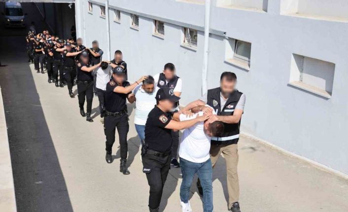 Adana’da “Kuyu-1” operasyonunda yakalanan 42 şüpheli adliyeye sevk edildi