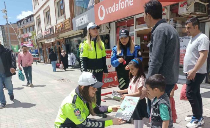 Ağrı’da Trafik Haftası’nda vatandaşlara bilgilendirme