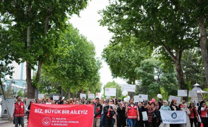 ‘Ailemiz İstikbalimiz’ temalı kortej yürüyüşü gerçekleştirildi