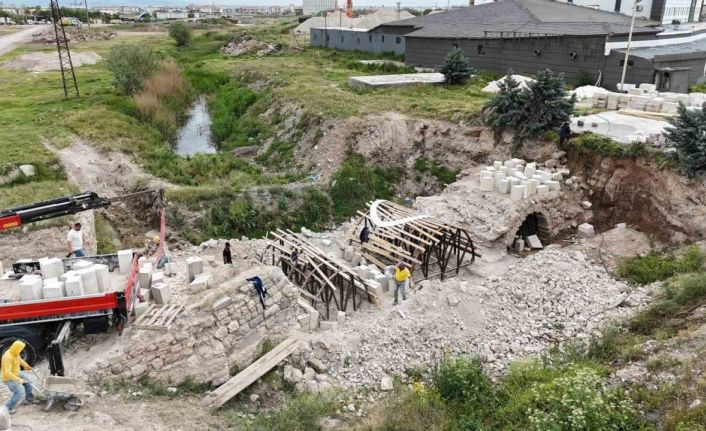 Aksaray’daki tarihi Osmanlı köprüsü restore ediliyor