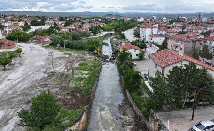 Alaca Deresi’nde temizlik çalışması yapıldı