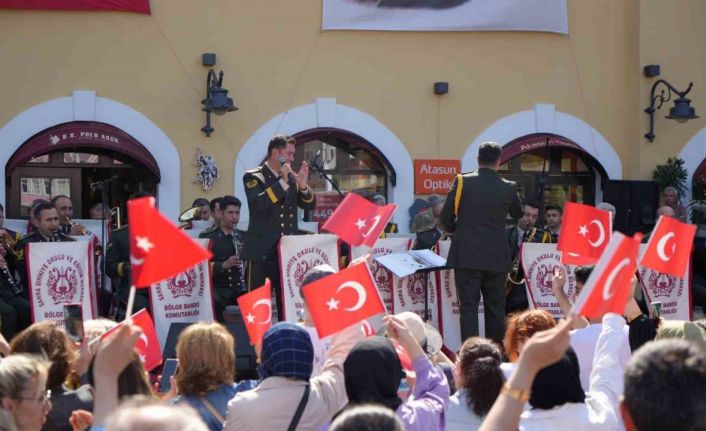 Askeri bandodan 19 Mayıs konseri