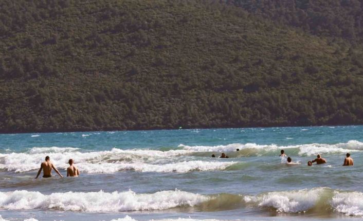 Azgın dalgalarda tehlikeli dans