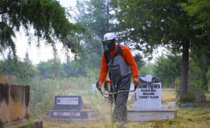 Battalgazi Belediyesi mezarlıkların bakım ve temizliğini sürdürüyor