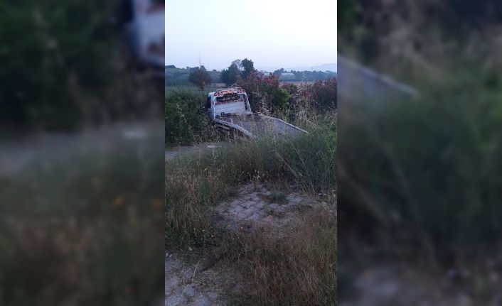 Çekici yoldan çıkarak şarampole indi: 2 yaralı