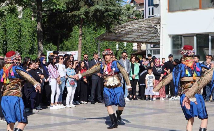 Denizli’nin halk oyunları şampiyonları coşkuyla karşıladı