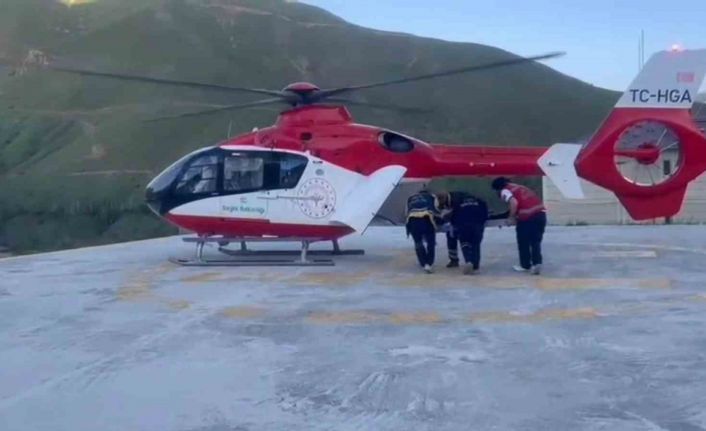 Doğumdan sonra rahatsızlanan kadın için ambulans helikopter havalandı