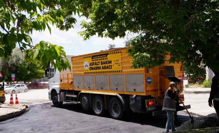 Elazığ’da yollar asfalt yama robotu ile onarılıyor