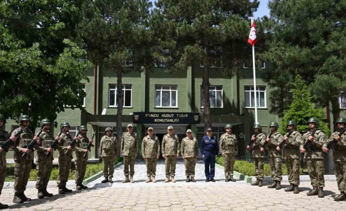 Genelkurmay Başkanı Gürak, sınır karakollarında incelemelerde bulundu