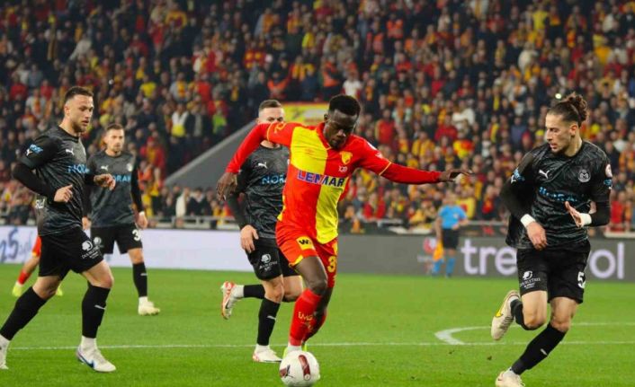 Göztepe, Anthony Dennis’in sözleşmesini uzattı