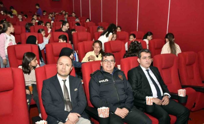 Gümüşhane’de çocuklar sinema keyfiyle bilinçleniyor