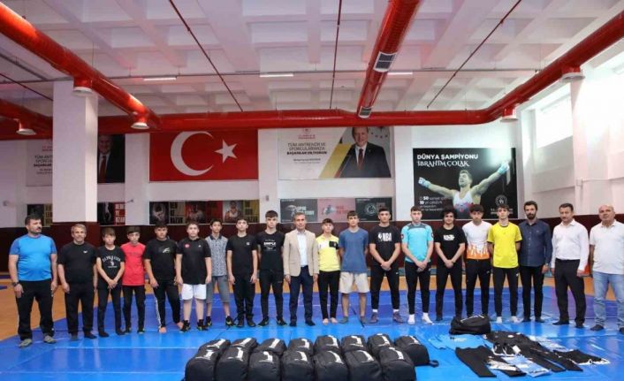 Gündüzlü Sporcu Eğitim Merkezine malzeme desteği