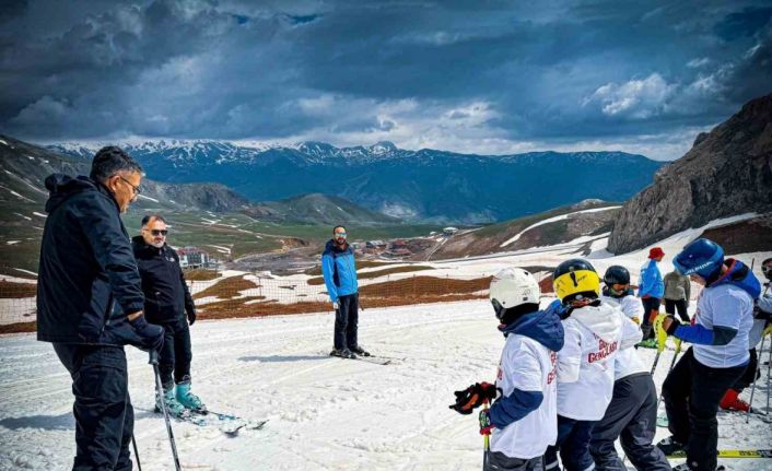 Hakkari’de mayıs ayında kayak yarışması düzenlendi