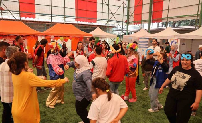 Hatay’da depremzede engelliler doyasıya eğlendi