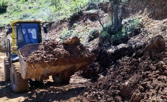 Heyelan nedeniyle kapanan yollar açıldı