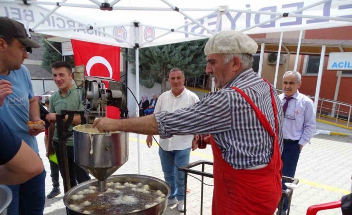 Hisarcık’ta hastane personelinden lokma ikramı