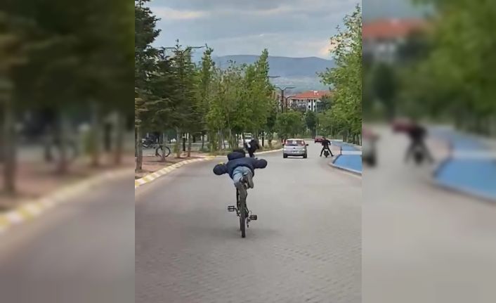 Isparta’da gençlerin tehlikeli bisiklet yolculuğu kazayla sonuçlandı