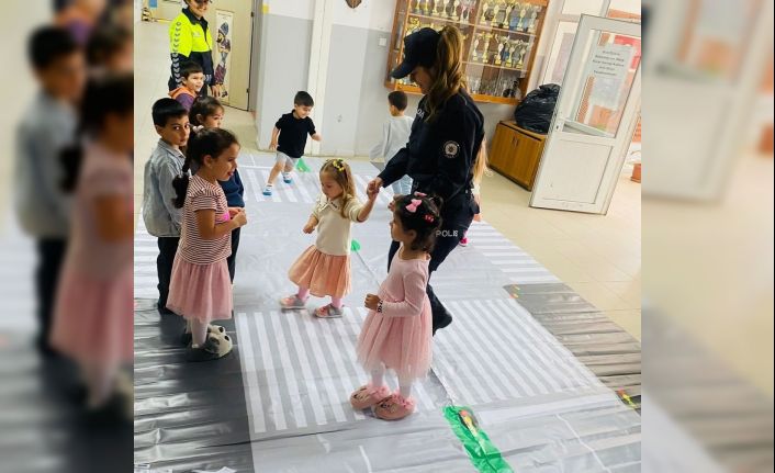 Kırklareli’nde polis ekiplerinden öğrencilere trafik eğitimi