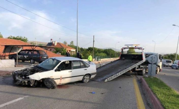 Kırşehir’de otomobil istinat duvarına çarptı: 1 ölü