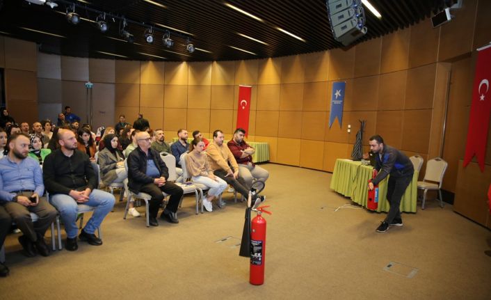 Küçükçekmece Belediyesi personele temel afet bilinci eğitimi düzenledi