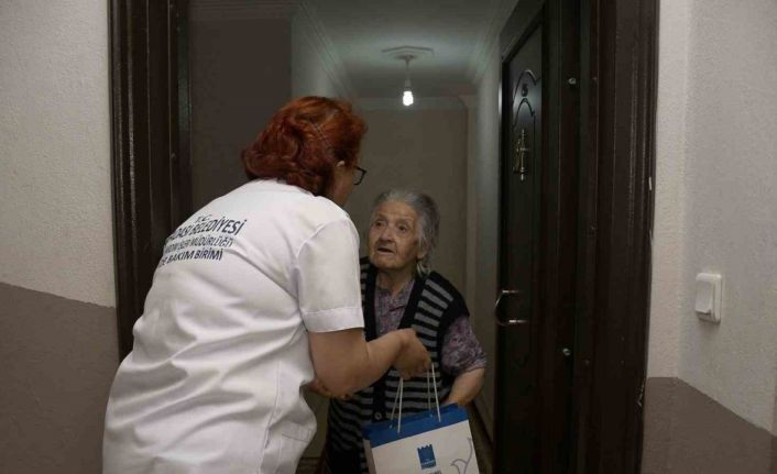 Kuşadası’nda erken Anneler Günü sürprizi