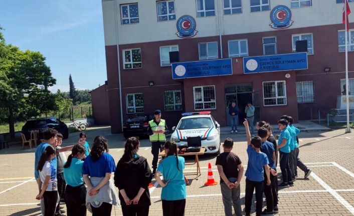 Mudanya jandarmadan trafik bilgelendirme çalışmaları sürüyor