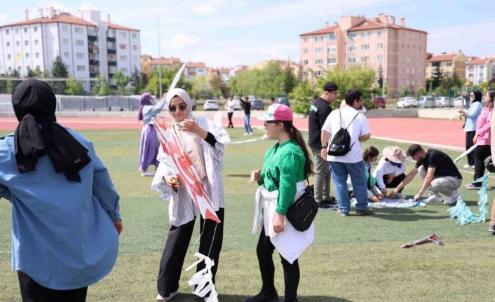 Özel çocuklar uçurtma şenliğinde eğlendi