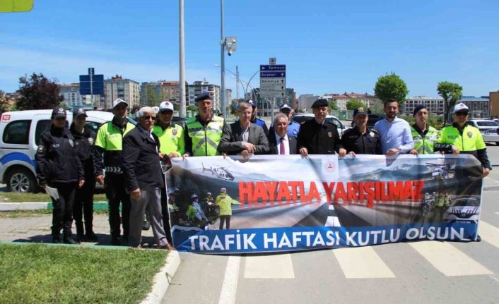 Protokolden sürücülere broşür: "Hayatla Yarışılmaz"