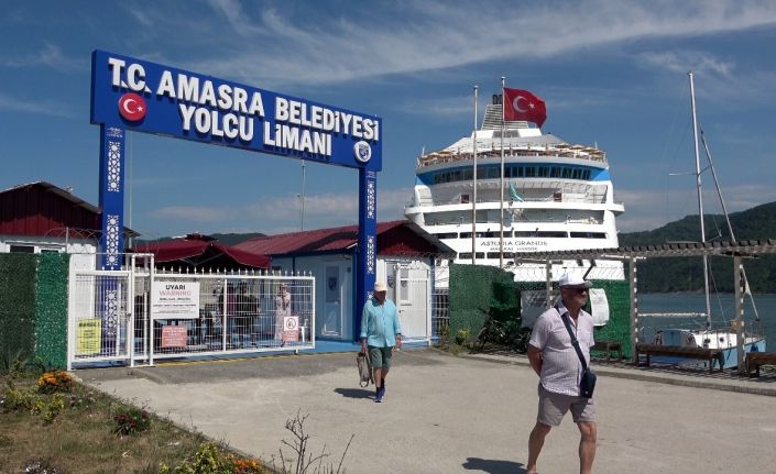 Rus turistler Amasra’ya doyamıyor