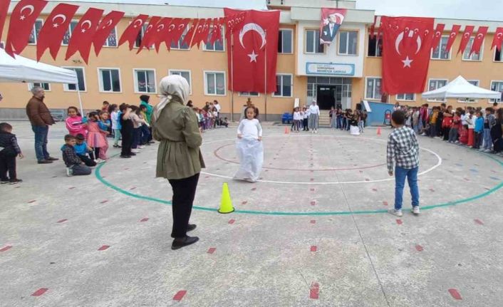 Şenlikte gönüllerince eğlendiler