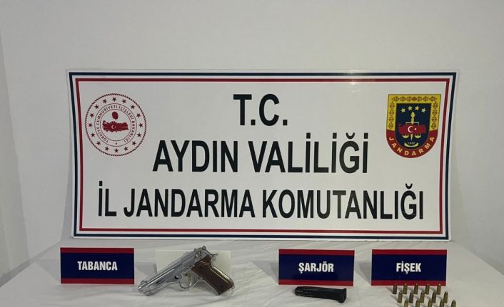 Silahını araziye fırlattı, jandarmanın dikkatinden kaçamadı