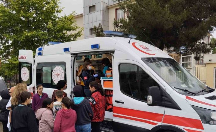 Sınıfta biber gazı topu patladı: 25 öğrenci hastanelik oldu