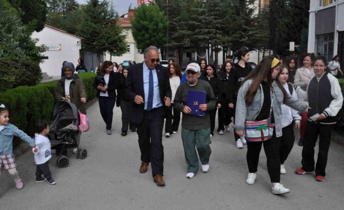 Yeni çıraklar yetiştirmek için 77 yaşında tekrar öğrenci oldu