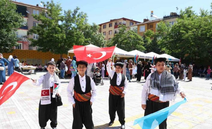 Yüzlerce öğrenci ve veliden anlamlı etkinlik