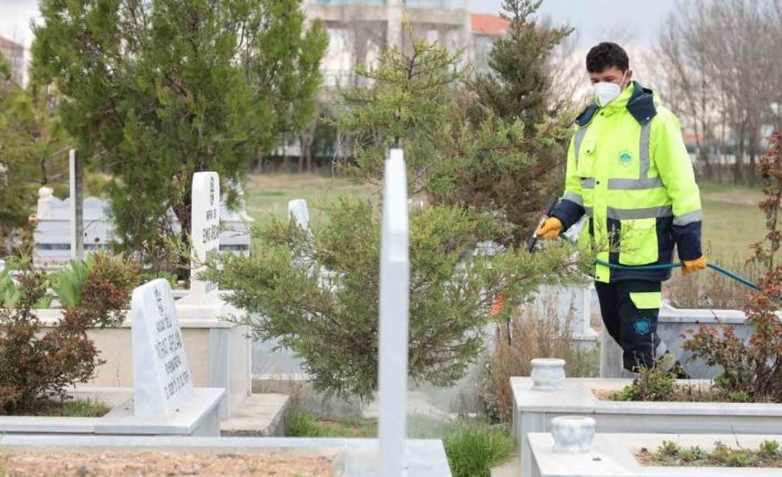 Aksaray Belediyesi mezarlıklarda bayram hazırlığı başlattı