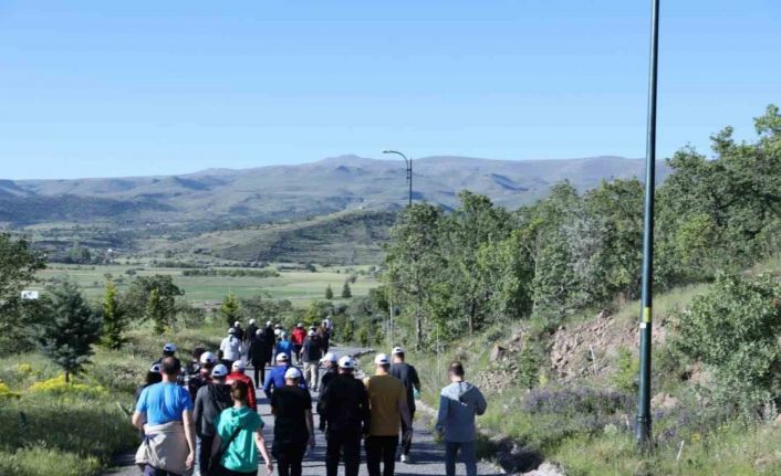 Başkan Büyükkılıç, Kayseri Kariyer Merkezi’nin düzenlediği doğa yürüyüşüne katıldı