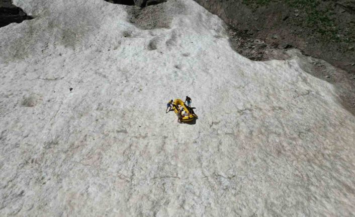 Beytüşşebap’ta karda rafting antrenmanı