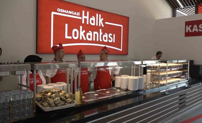 Bursa’nın ilk halk lokantası açıldı, ilk servisi Başkan Aydın yaptı