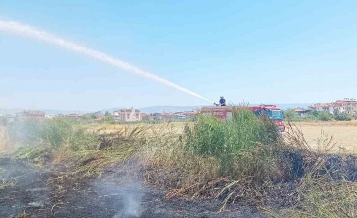 Denizli’de çöplük alanda çıkan yangın büyümeden söndürüldü