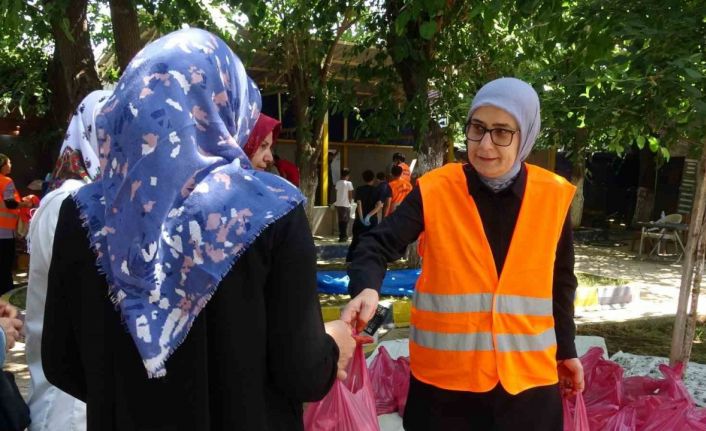 Diyarbakır’da yüzlerce aileye kurban eti ulaştırıldı