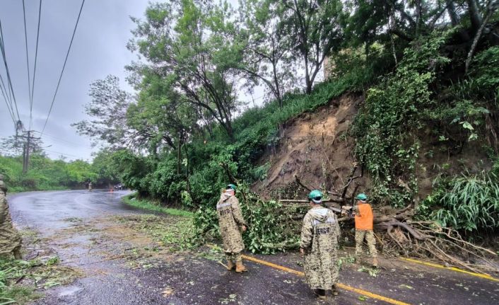 El Salvador’da sel ve toprak kayması: 11 ölü