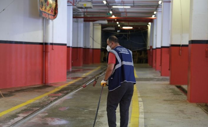 Esenyurt Belediyesi kurban kesim alanlarında temizlik seferberliğini sürdürdü