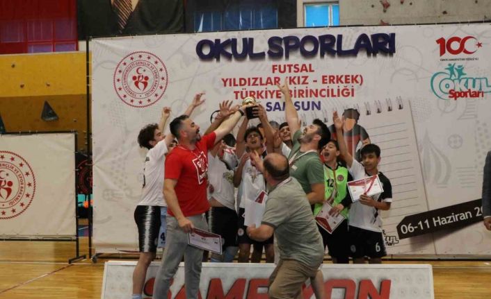 Futsal müsabakaları nefes kesti