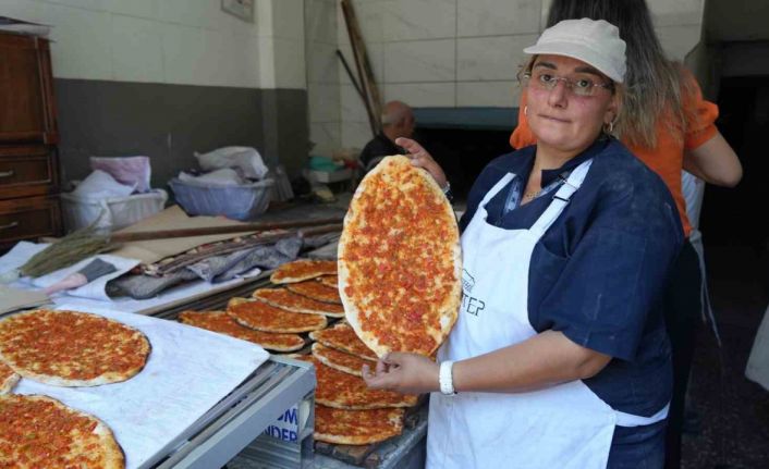 Gaziantep’in kadın pide ustası erkeklere taş çıkartıyor