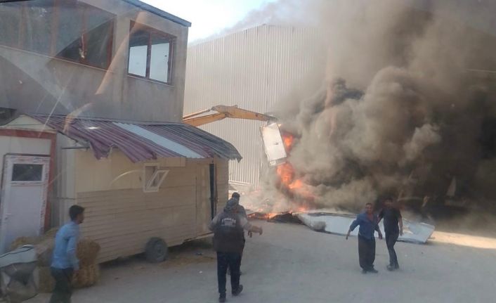 Hatay’da fabrikada çıkan yangın söndürüldü