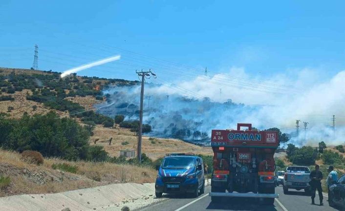 İzmir’de makilik  ve  otluk alanda yangın