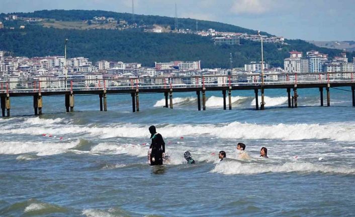 Karadeniz’de 6 kişi boğulma tehlikesi geçirdi