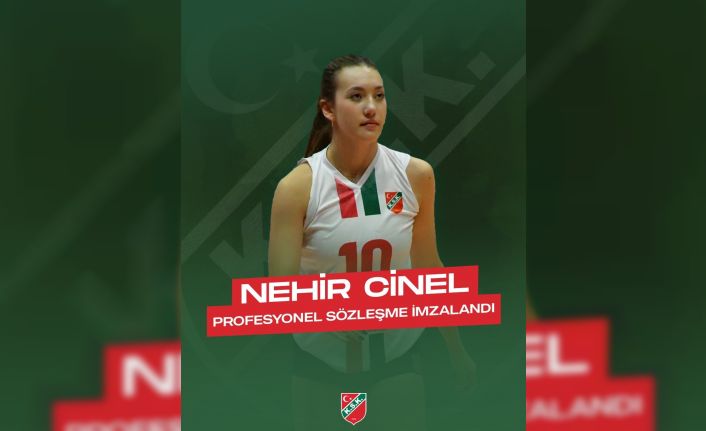 Karşıyaka’da Nehir Cinel, profesyonel oldu