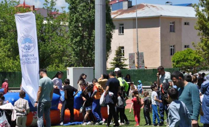 Kars’ta Çocuk Şenliği’ne yoğun ilgi