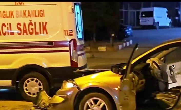 Konya’da 2 otomobil çarpıştı: 2 yaralı